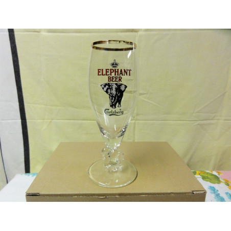 1 VERRE CARLSBERG ELEPHANT 25CL HT 18.20CM AVEC UN ELEPHANT DANS LE PIED