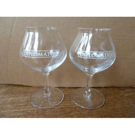 2 VERRES RHUM DIPLOMATICO 15CL HT 12.80CM