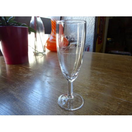 6 FLUTES  DE NEUVILLE  8/10CL HT 14.50CM