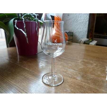 8 VERRES COGNAC HENNESSY 12CL  HT 14.30CM