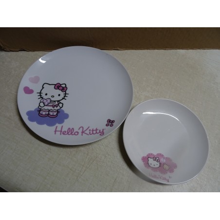 HELLO KITTY  2 ASSIETTES  DIAMETRE 26.70CM ET 18.50CM